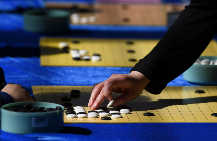 網(wǎng)上圍棋比賽，棋逢對(duì)手，情感交流暖人心