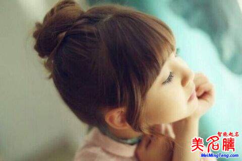 揭秘?zé)衢T(mén)女生網(wǎng)名背后的故事，變化、學(xué)習(xí)與自信的力量