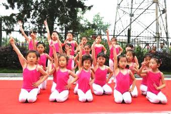 最新幼兒舞蹈展示，歡樂的自然美景探索之旅