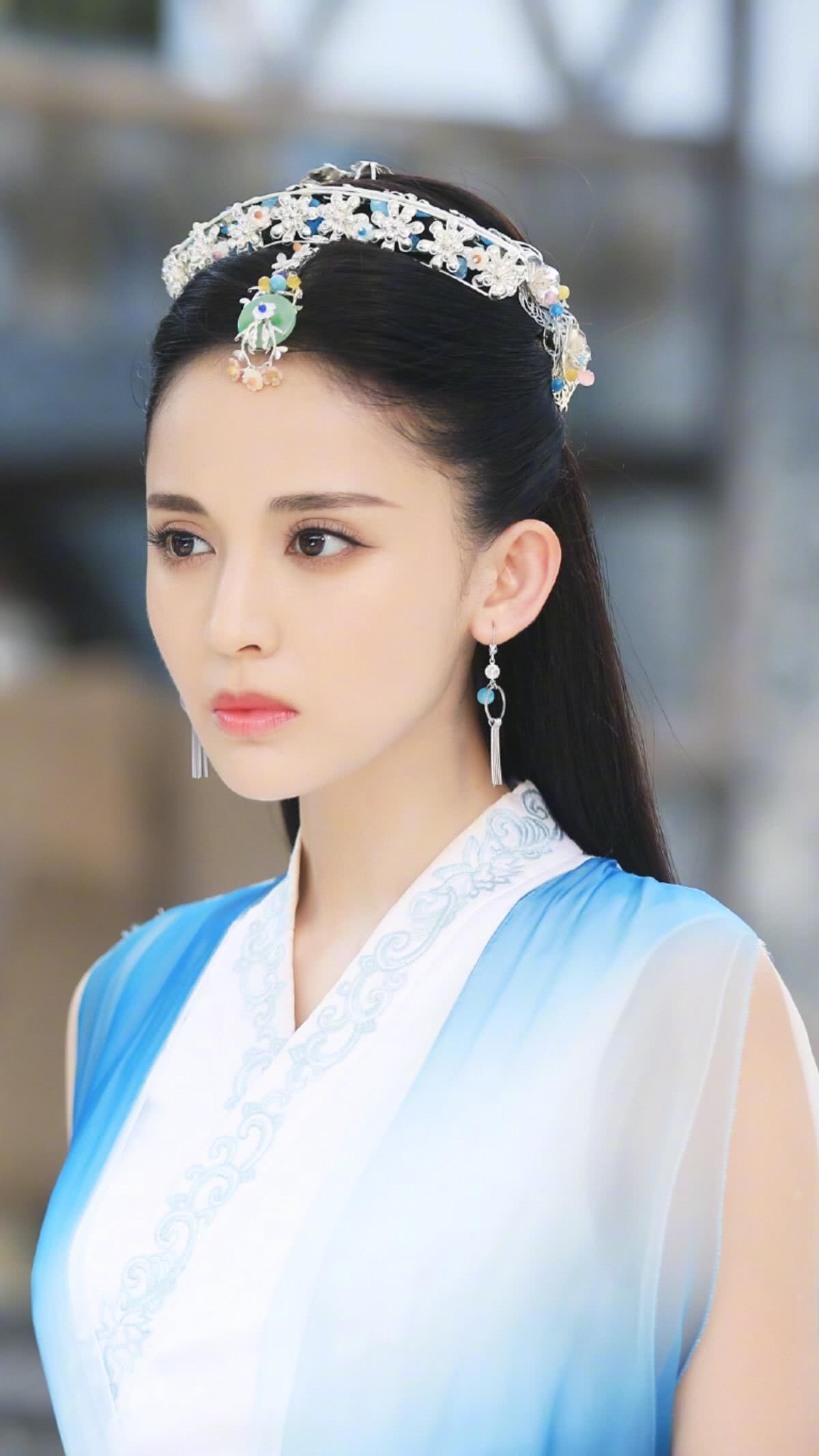 古裝魅力再現(xiàn)，歷史與時尚交融的藝術(shù)典范之美